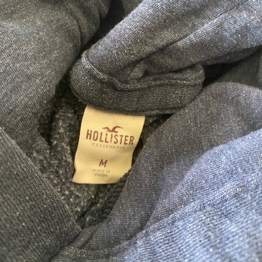 Hollister Hoodie Adult Medium Gray Sweatshirt Front Pocket Drawstring Distressed - Picture 2 of 8